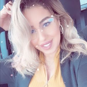 Meet your Posher, Amena